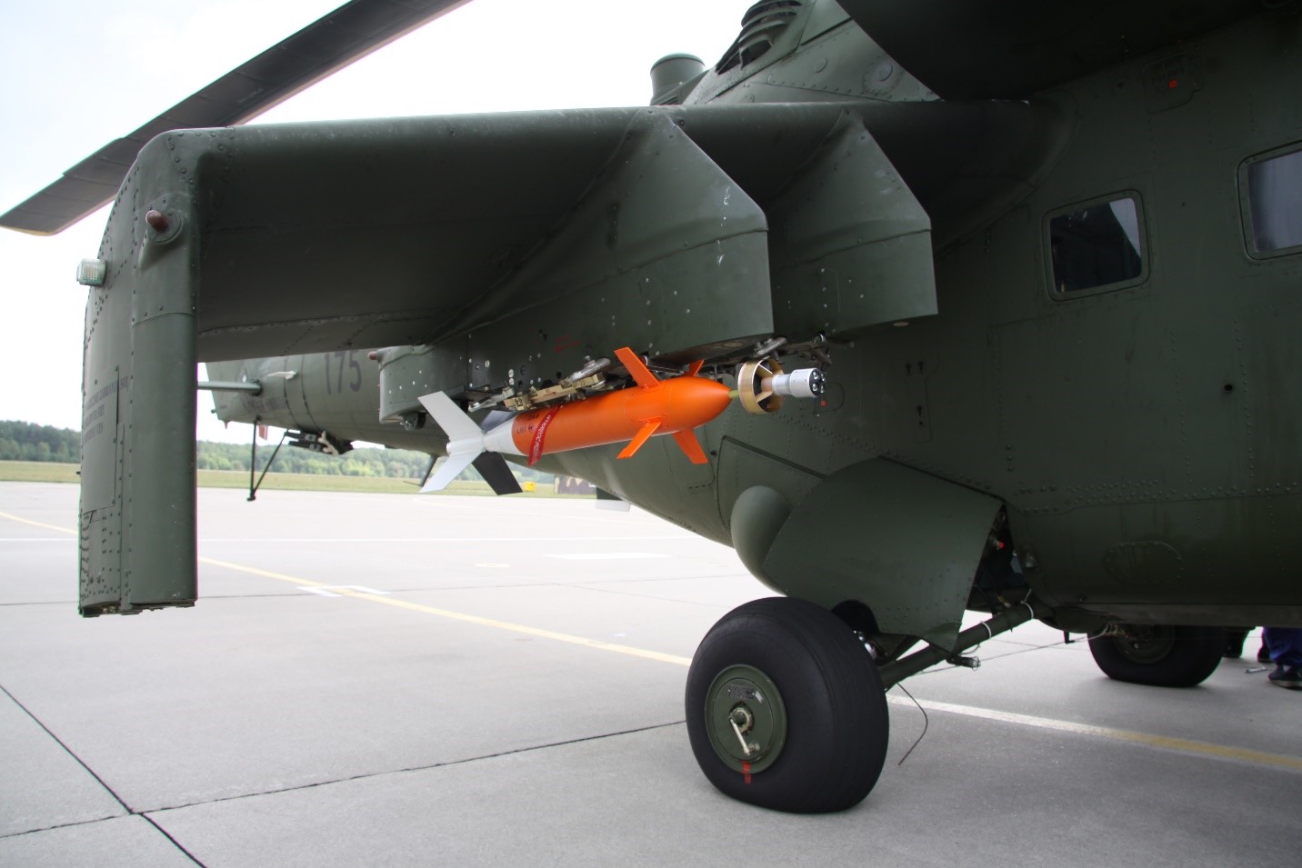 Bomba LBĆw-10K V7.4 na podwieszeniu Mi-24