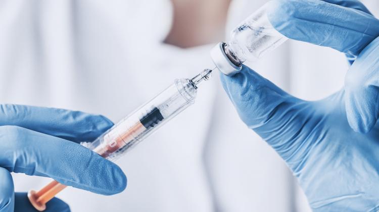 Polskie badania potwierdzają, że szczepienia skutecznie chronią przed ciężkim COVID-19