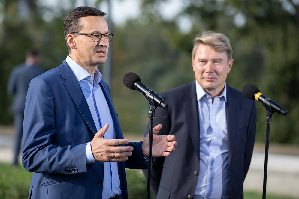 Premier Mateusz Morawiecki i Mika Hakkinen.