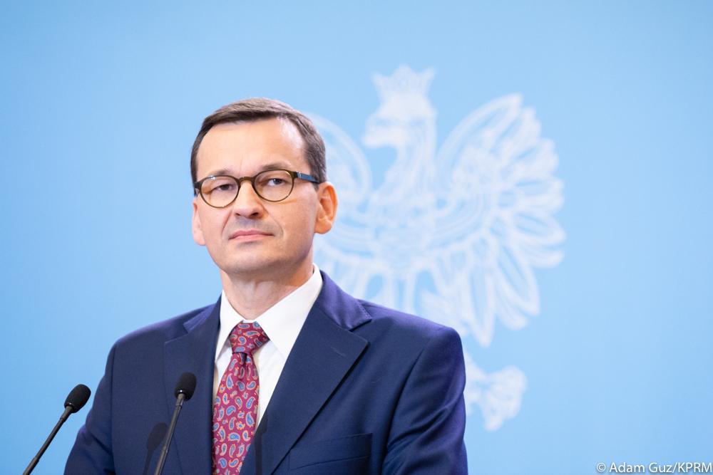 Premier Mateusz Morawiecki podczas przemówienia na konferencji.