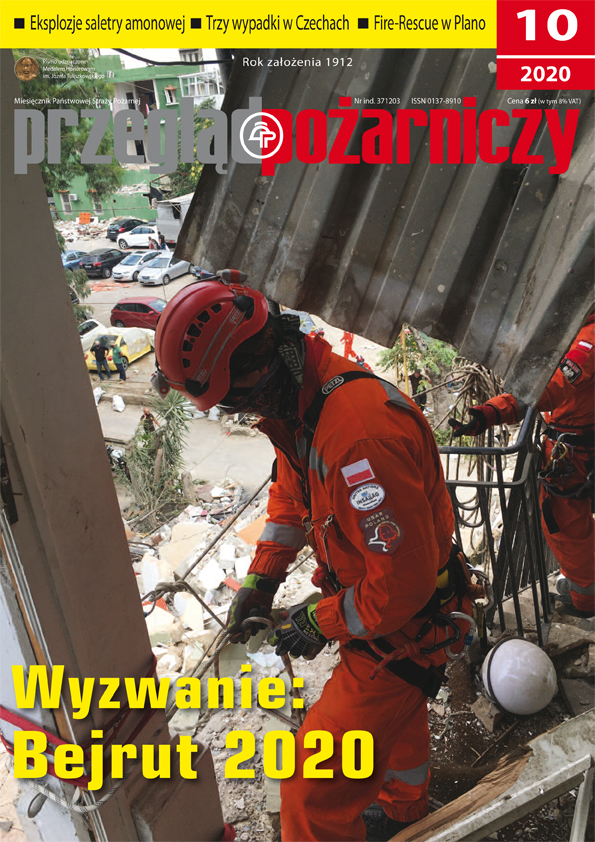 PP 10/2020 Okładka PP 10-2020 – na zdjęciu ratownik na gruzowisku
