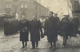 Widok ul. Strażackiej z lat 40. XX w. W tle, po lewej, siedziba OSP Mysłowice.