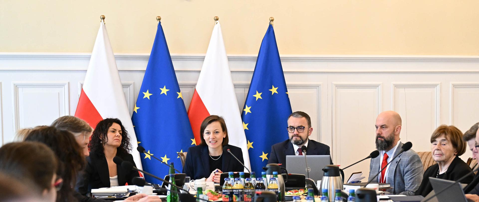 Wiceministra Zuzanna Rudzińska-Bluszcz na posiedzeniu Rady Nieodpłatnej Pomocy Prawnej, Nieodpłatnego Poradnictwa Obywatelskiego oraz Edukacji Prawnej
