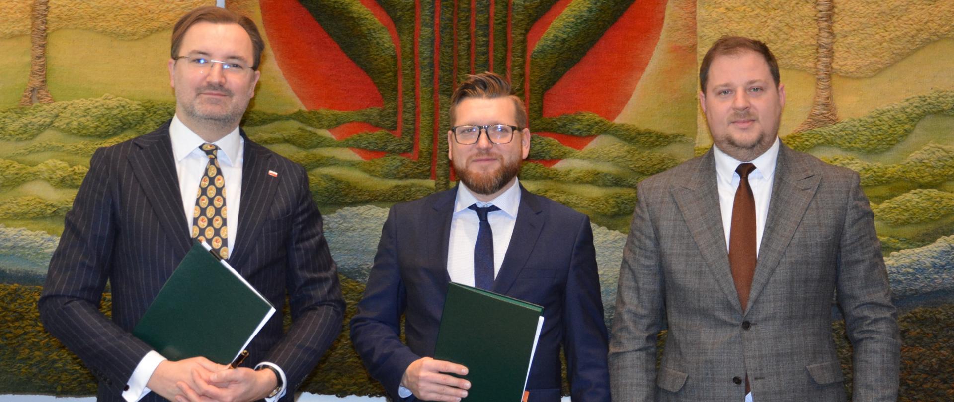Sławomir Mazurek, zastępca prezesa zarządu NFOŚiGW podczas uroczystego podpisania umowy z PSEW