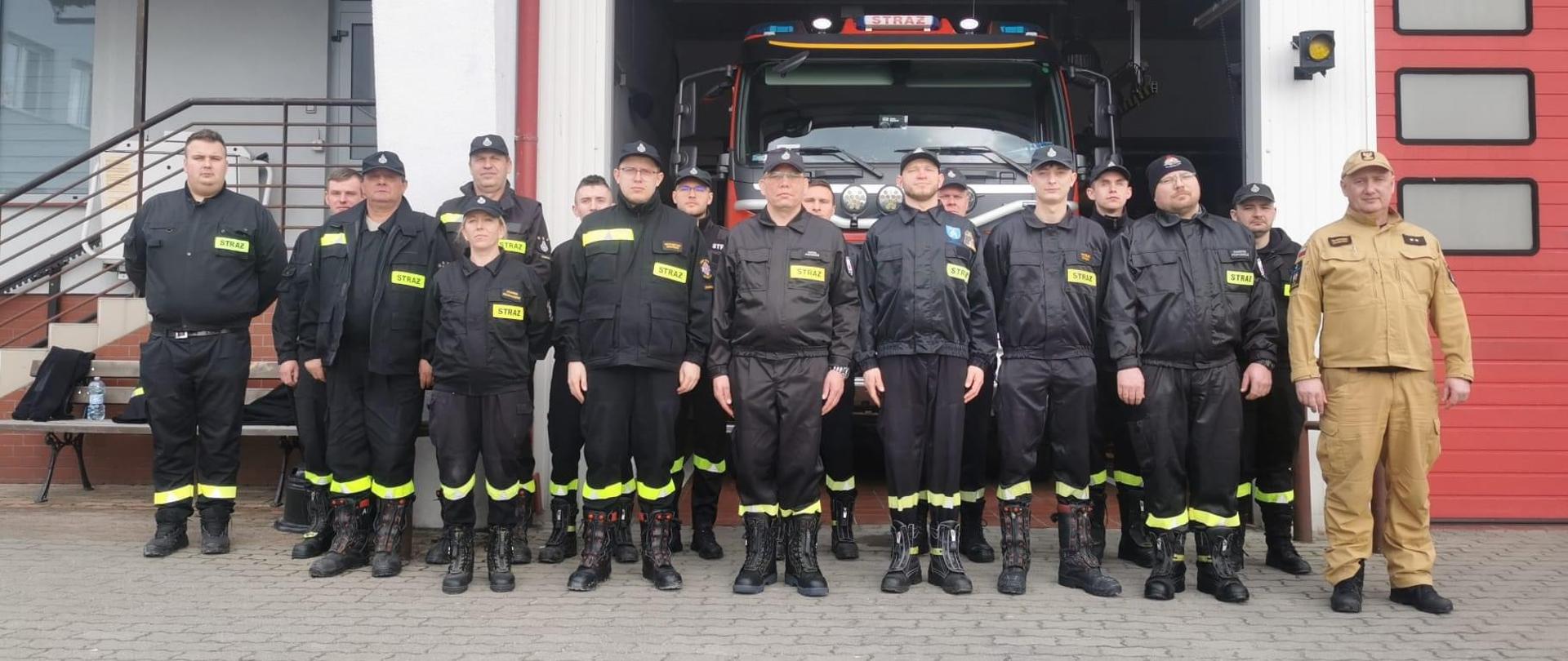 Strażacy ratownicy osp z uprawnieniami do kierowania działaniami ratowniczymi 