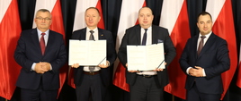 W podpisaniu umowy uczestniczył minister infrastruktury Andrzej Adamczyk i dyrektor Biura Ministra Maciej Michałowski