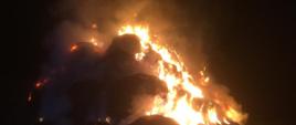 Pożar stogu słomy na terenie powiatu obornickiego. 