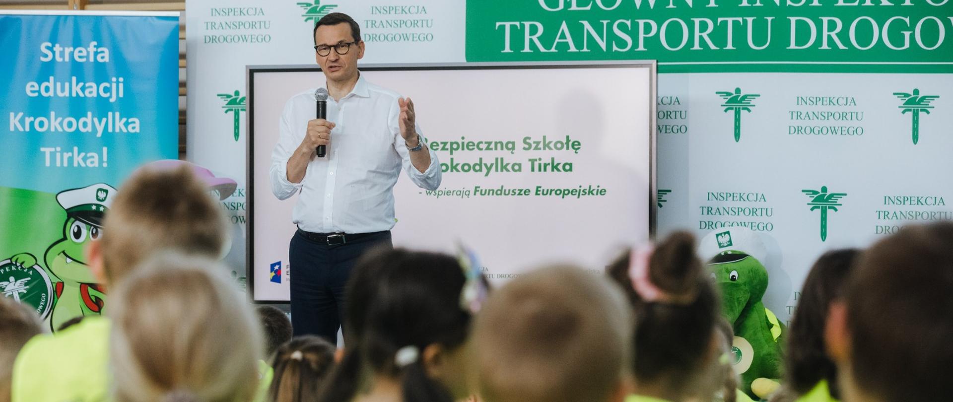 Premier Mateusz Morawiecki uczestniczy w lekcji z zakresu bezpieczeństwa drogowego w ramach „Bezpiecznej Szkoły Krokodylka Tirka".