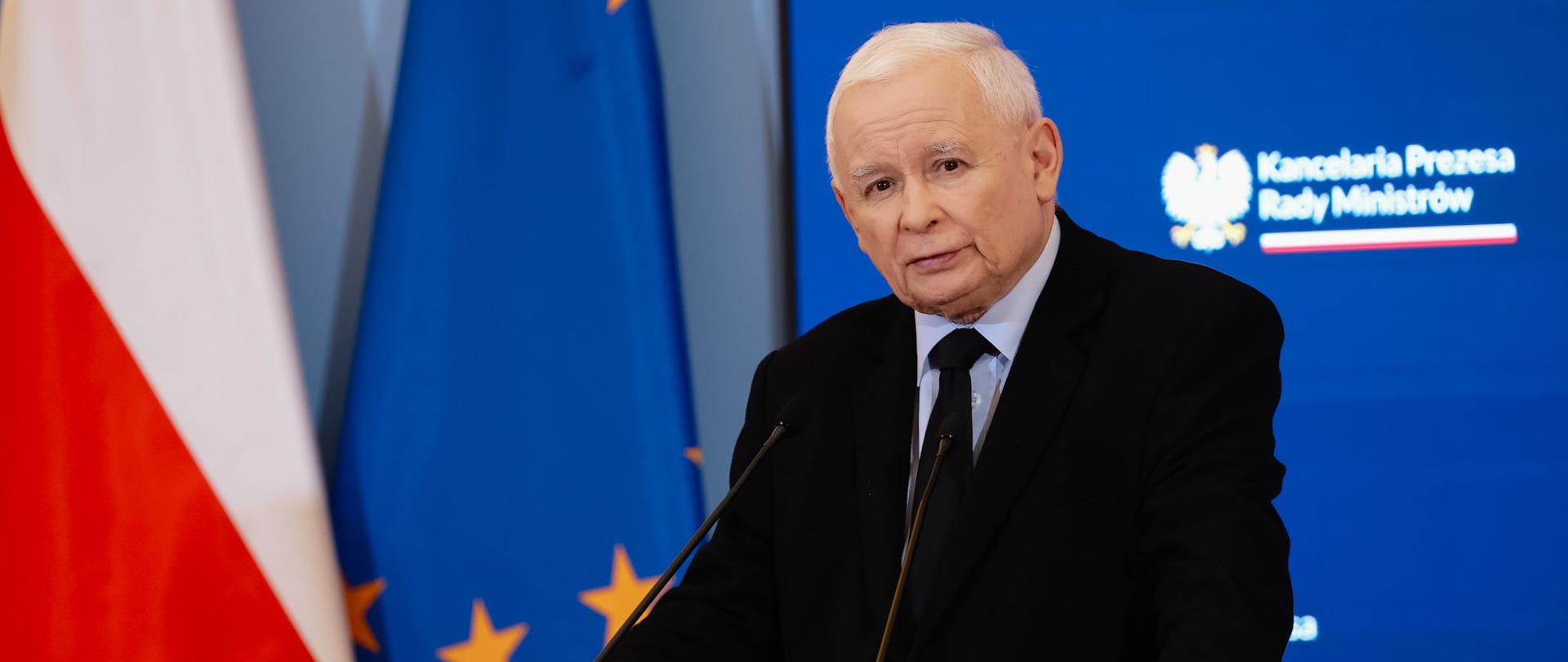 Premier Jarosław Kaczyński przemawia podczas konferencji prasowej po zakończonym posiedzeniu Komitetu Rady Ministrów do spraw Bezpieczeństwa Narodowego i Spraw Obronnych w Kancelarii Prezesa Rady Ministrów.