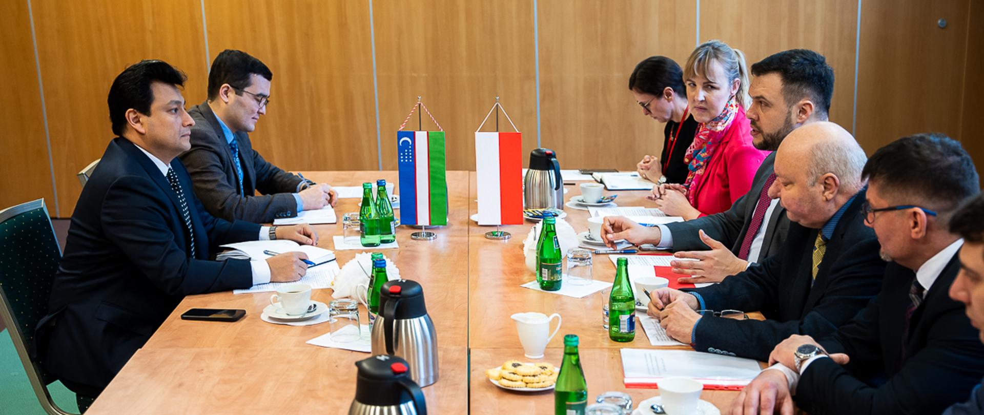 Rozmowy wiceministra Adama Nowaka z ambasadorem Uzbekistanu Amirsaidem Agzamkhodjaevem (fot. MRiRW)