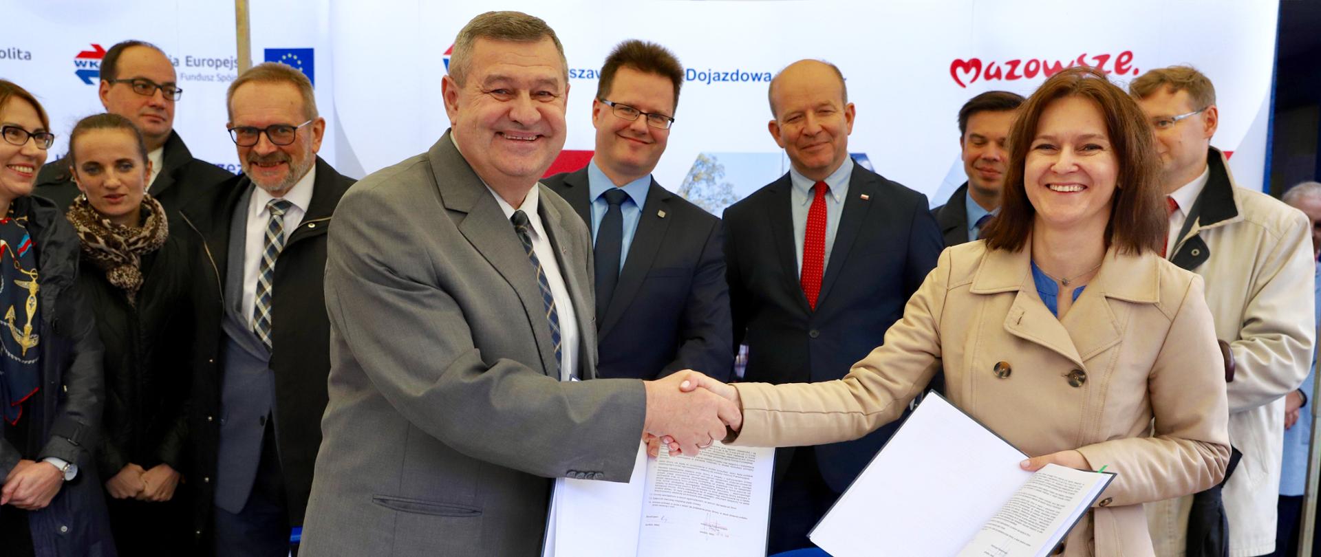Wiceminister A. Bittel uczestniczył w podpisaniu umowy o dofinansowanie z Unii Europejskiej na modernizację kolei na Mazowszu