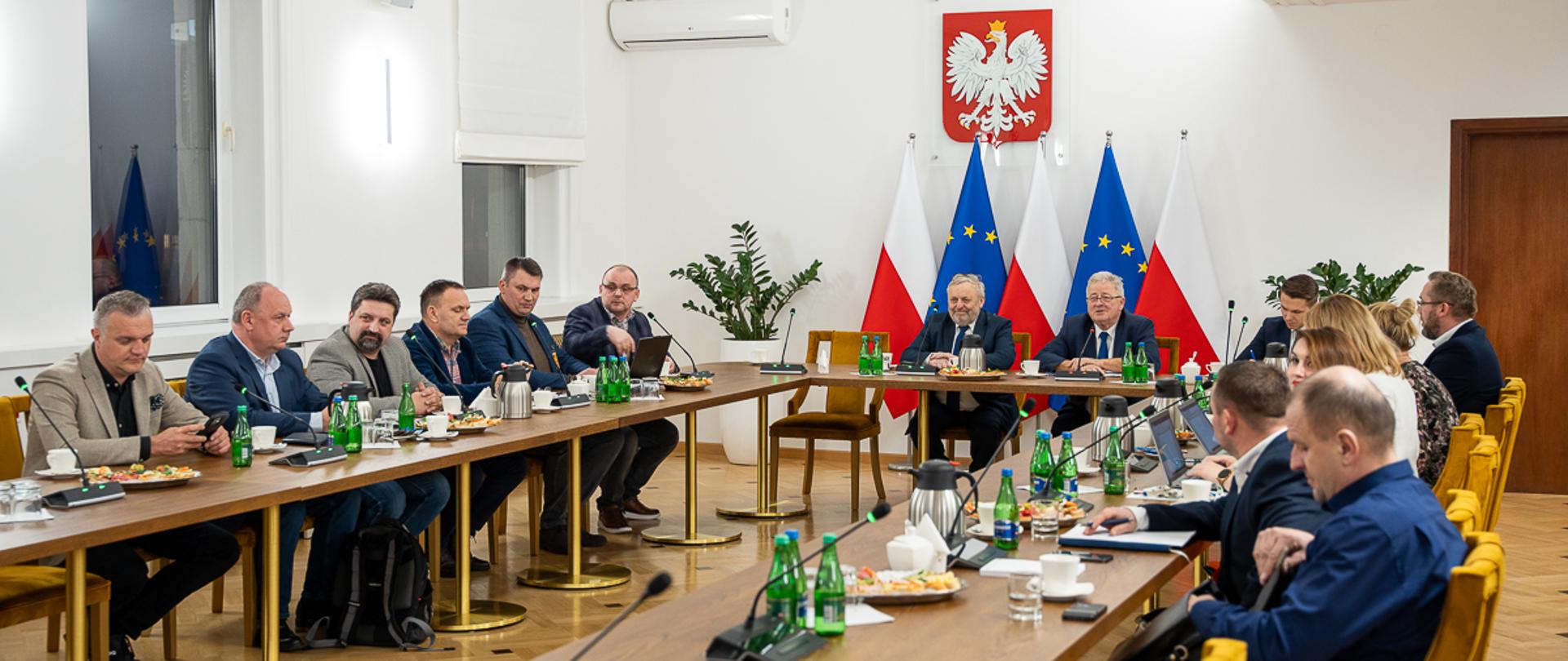Spotkanie ministra Czesława Siekierskiego z przedstawicielami protestujących rolników (fot. MRiRW)