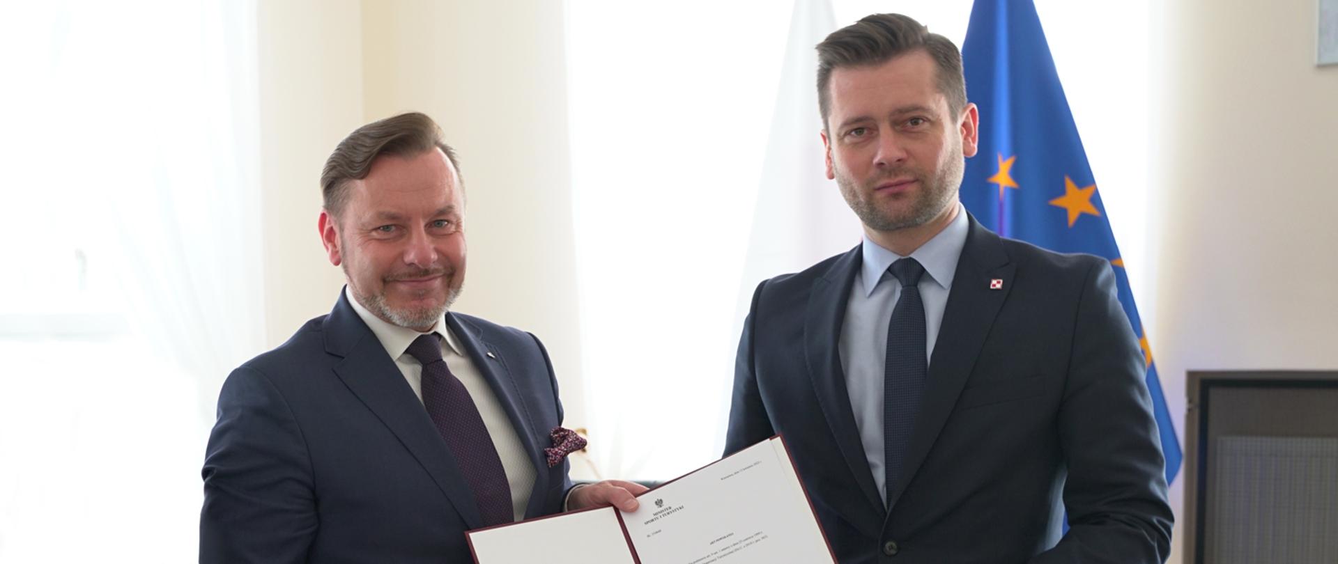 Minister Kamil Bortniczuk powołał Rafała Szmytke na prezesa Polskiej Organizacji Turystycznej - wręczenie nominacji
