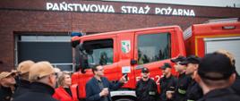 Premier Mateusz Morawiecki podczas wizyty w PSP w Rudzie Śląskiej 