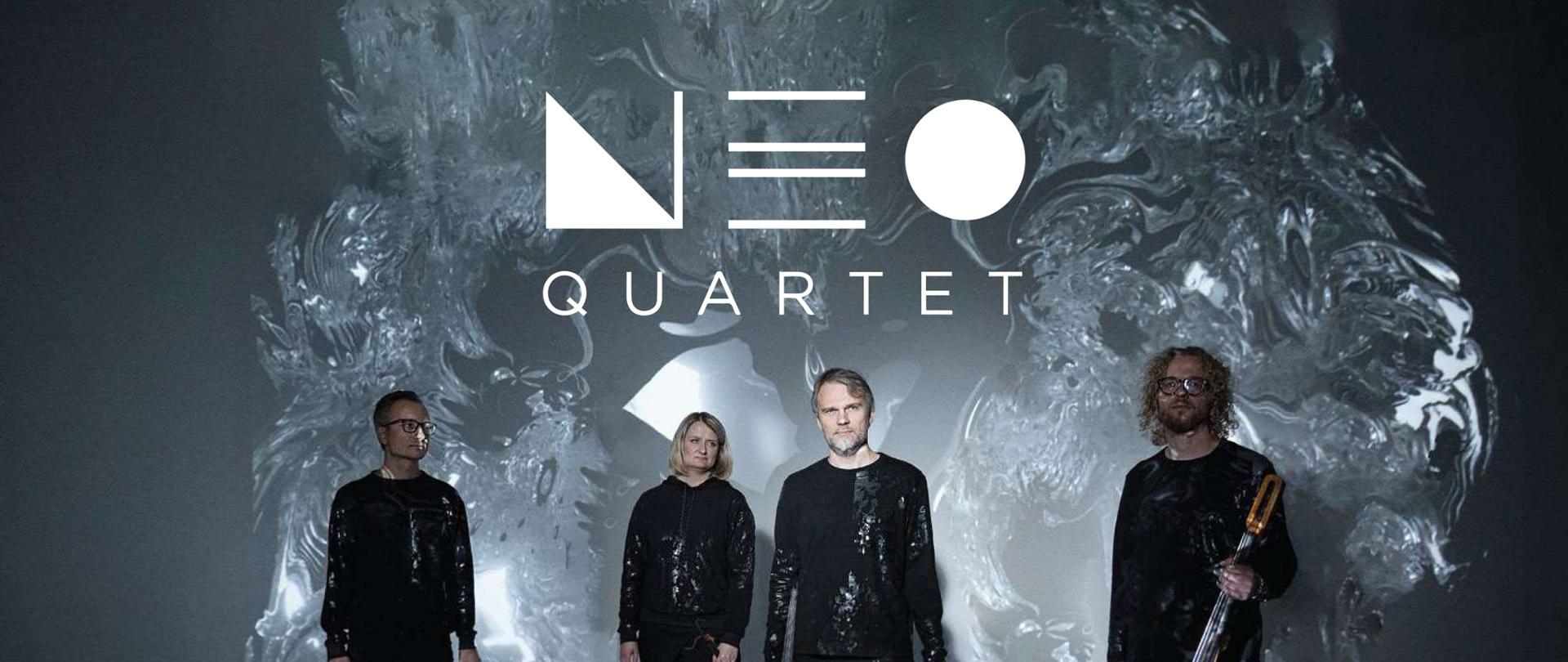 Na tle czarno-białej grafiki stworzonej z efektu świetlnego stoją cztery osoby - członkowie zespołu Neo Quartet trzymając w rękach swoje instrumenty. W górnej części napis z nazwą zespołu.