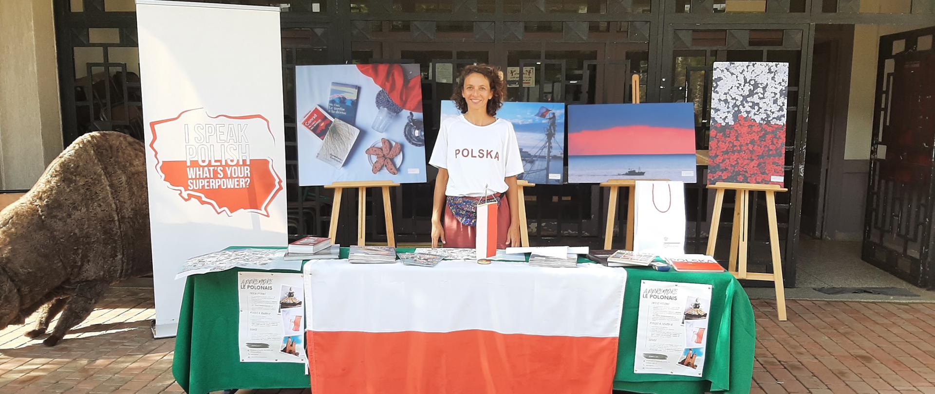 stand de recrutement au cours de polonais a l' Universite Mohammed V Rabat