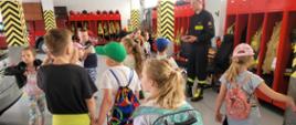Wizyta uczniów Szkoły Podstawowej nr 3 w Obornikach u obornickich strażaków.