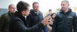 Briefing prasowy wojewody lubelskiego i sekretarza stanu w MRiRW na przejściu granicznym w Dorohusku