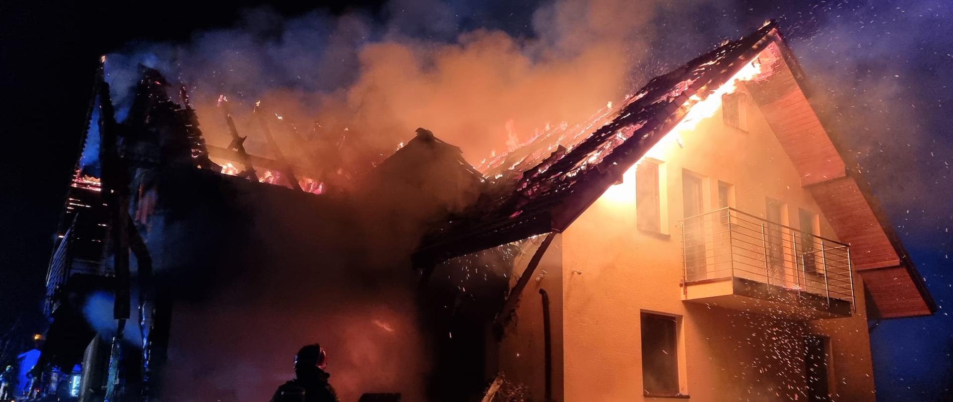 Gaszenie pożaru budynku mieszkalnego