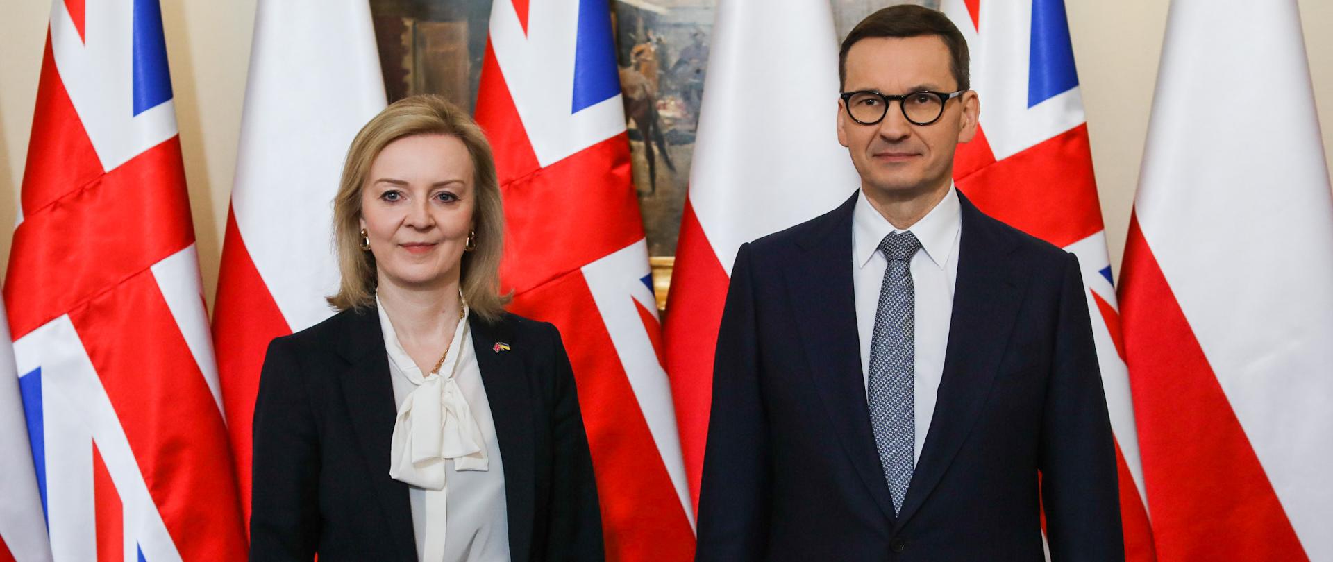 Wspólne zdjęcie premiera i minister spraw zagranicznych Wielkiej Brytanii. 