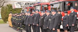 Strażacy ochotnicy reprezentujący jednostki z terenu powiatu wodzisławskiego, raciborskiego, mikołowskiego oraz miasta Żory oczekujący na wręczenie promes
