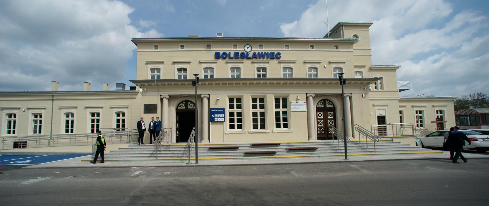 Dworzec w Bolesławcu został otwarty dla podróżnych po przebudowie.