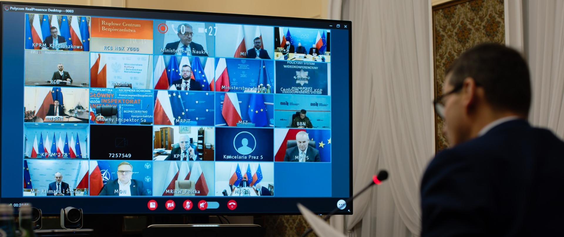 Premier Mateusz Morawiecki podczas zdalnego posiedzenia Rządowego Zespołu Zarządzania Kryzysowego.