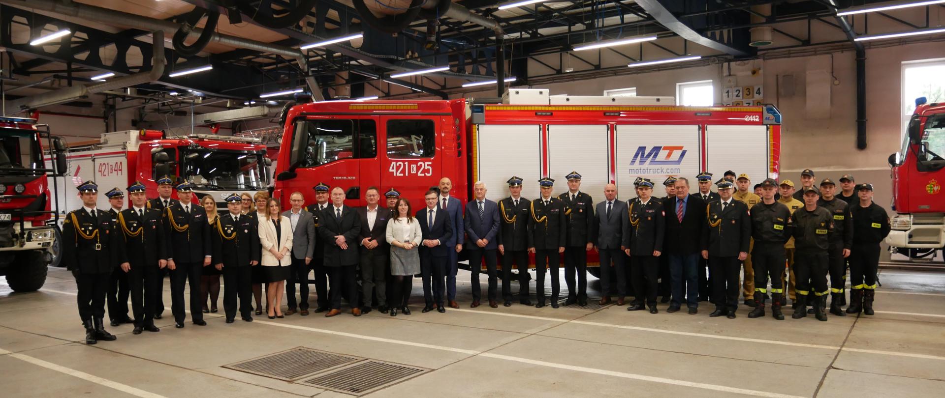 Przekazanie pojazdu oraz narada roczna Komendy Powiatowej Państwowej Straży Pożarnej w Chrzanowie za rok 2023