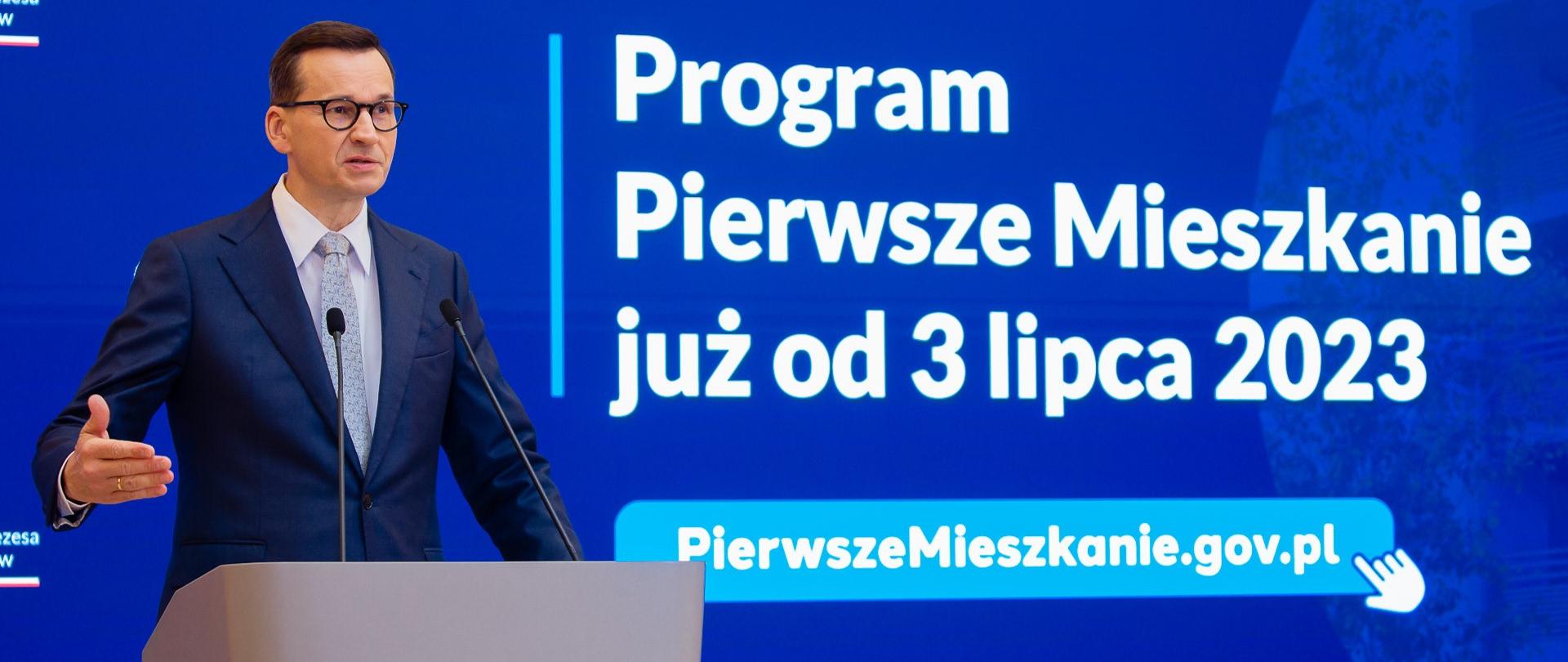 Premier Mateusz Morawiecki przemawia podczas konferencji prasowej dotyczącej programu "Pierwsze Mieszkanie".