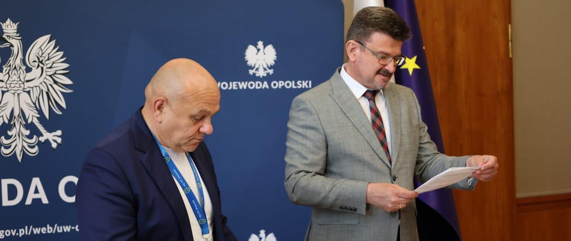 Na zdjęciu widać Wicewojewodę Opolskiego Piotra Pośpiecha oraz Eksperta BW Wojciecha Grzybowskiego. 