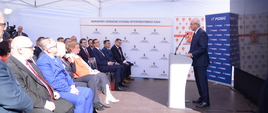 Minister energii Krzysztof Tchórzewski przemawia podczas konferencji
