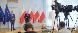 Minister energii Krzysztof Tchórzewski oraz wiceminister Michał Kurtyka podczas konferencji prasowej