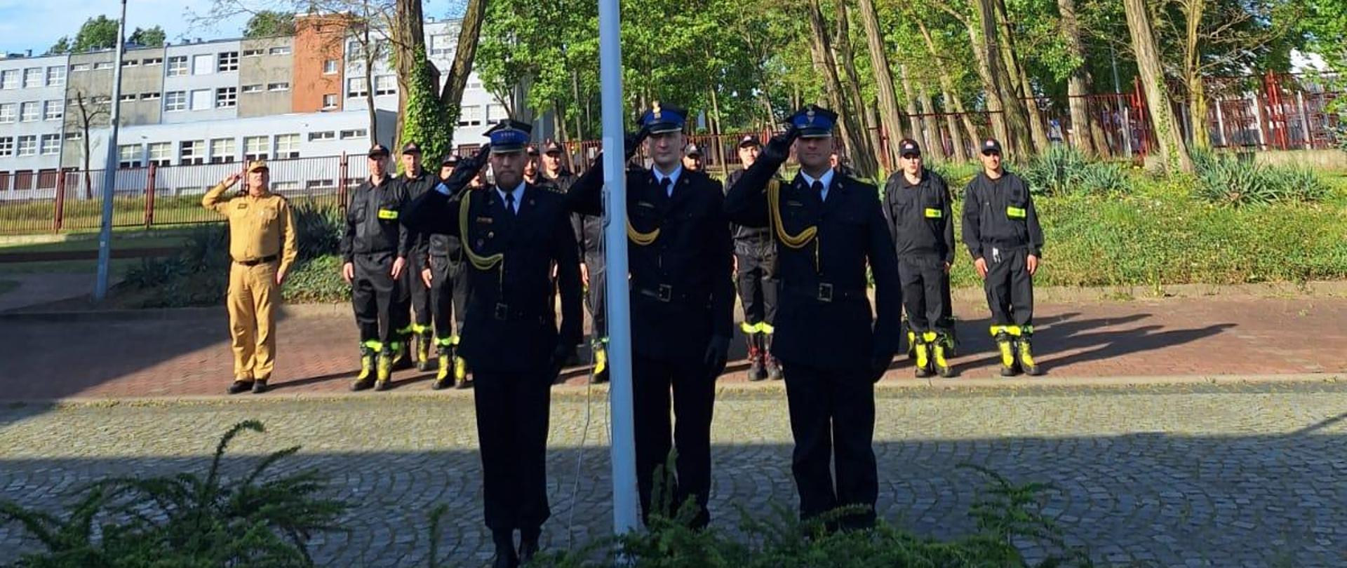 Z okazji Dnia Flagi Rzeczypospolitej Polskiej, w dniu 2 maja 2024 roku przed Komendą Powiatową Państwowej Straży Pożarnej w Nowej Soli miało miejsce uroczyste podniesienie flagi państwowej na maszt podczas zmiany służby.