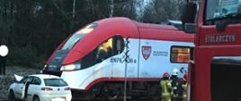 Zderzenie na przejeździe kolejowym w Parkowie pociągu osobowego relacji Piła Główna – Leszno z samochodem osobowym marki SEAT IBIZA