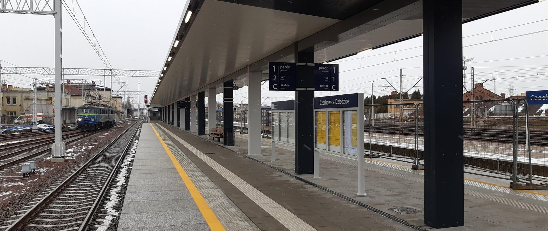 Nowy peron i przejście podziemne na stacji Czechowice-Dziedzice