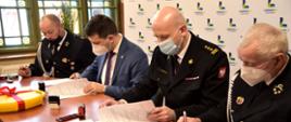 Podpisanie porozumienia o wejściu OSP Stare Dłutowo, do Krajowego Systemu Ratowniczo - Gaśniczego