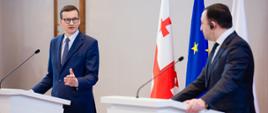 Premier Mateusz Morawiecki podczas wspólnej konferencji prasowej z Premierem Gruzji Iraklim Garibashvilim w Batumi.