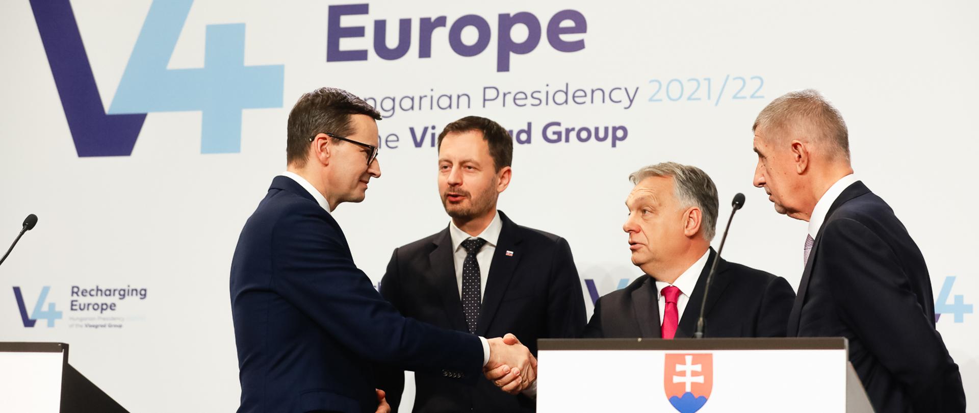 Premier Mateusz Morawiecki podczas spotkania z szefami rządów państw Grupy V4