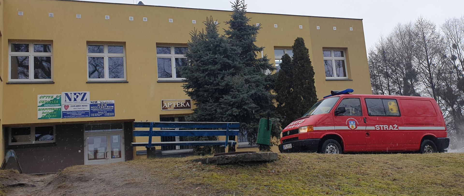 Transport samochodem OSP Piotrowice osób do punktu szczepień w Przemkowie