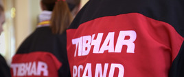 Napis TIBHAR Poland na bluzach zawodniczek