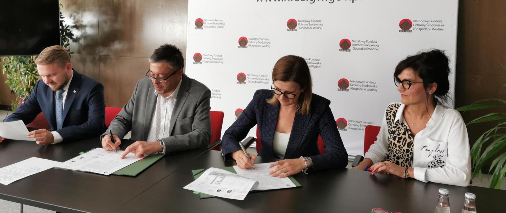 podpisanie umowy o dofinansowanie autobusów elektrycznych w Ciechanowie