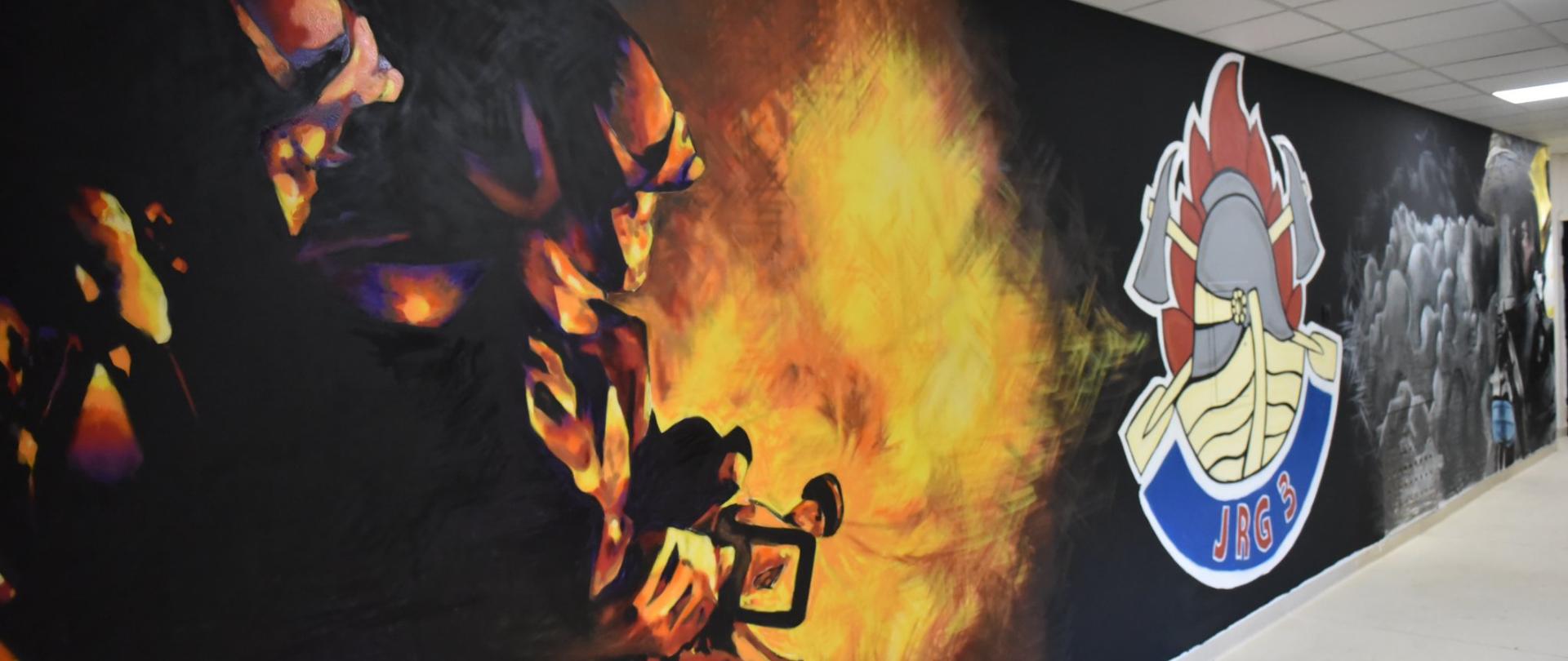 Mural przedstawiający strażaków gaszących pożar oraz logo JRG Nr 3 w Łodzi