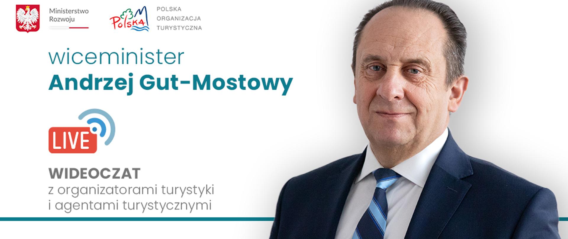 Minister Gut-Mostowy prowadzi wideoczat z branżą turystyczną