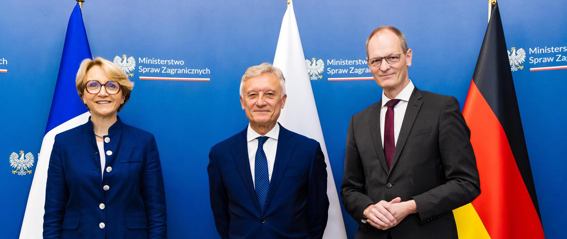 Undersecretary of State Marek Prawda with Anne-Marie Descôtes, Secretary-General of the French Foreign Ministry, and Thomas Bagger, Secretary of State at the German Foreign Ministry, Polish, French and German flags in the background