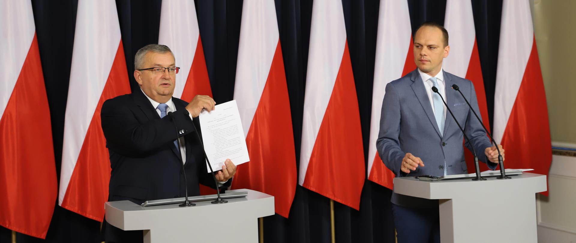 Minister A. Adamczyk i wiceminister R. Weber przedstawili propozycje przepisów dot. uto