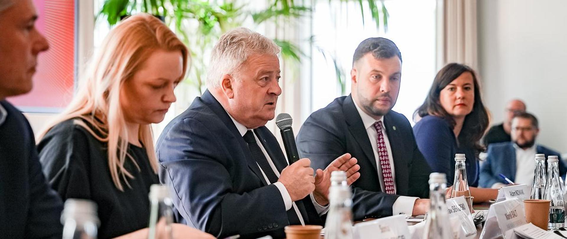Minister Czesław Siekierski przemawia podczas spotkania Przyszłość Rolnictwa po 2027 r. (fot. MRiRW)