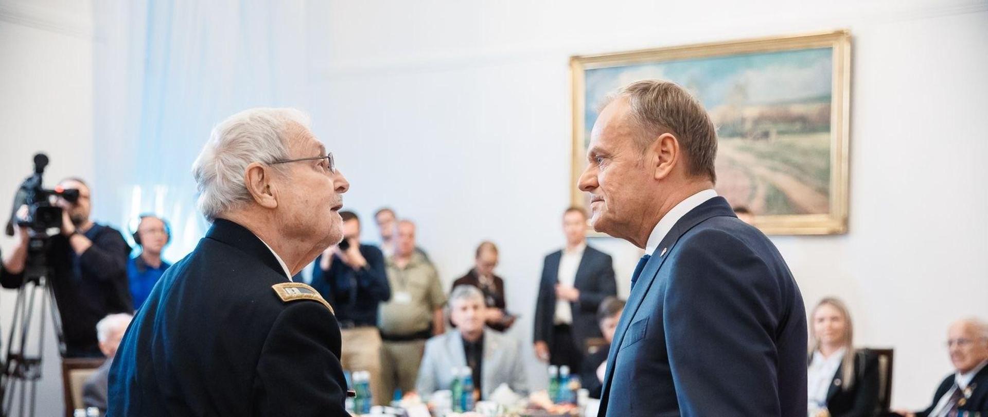 Prime Minister Donald Tusk with veterans of the Polish II Corps