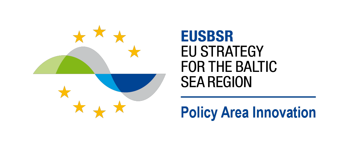 Logotyp - napis EUSBR, obok niebiesko-zielone faliste linie otoczone kręgiem żółtych gwiazd.