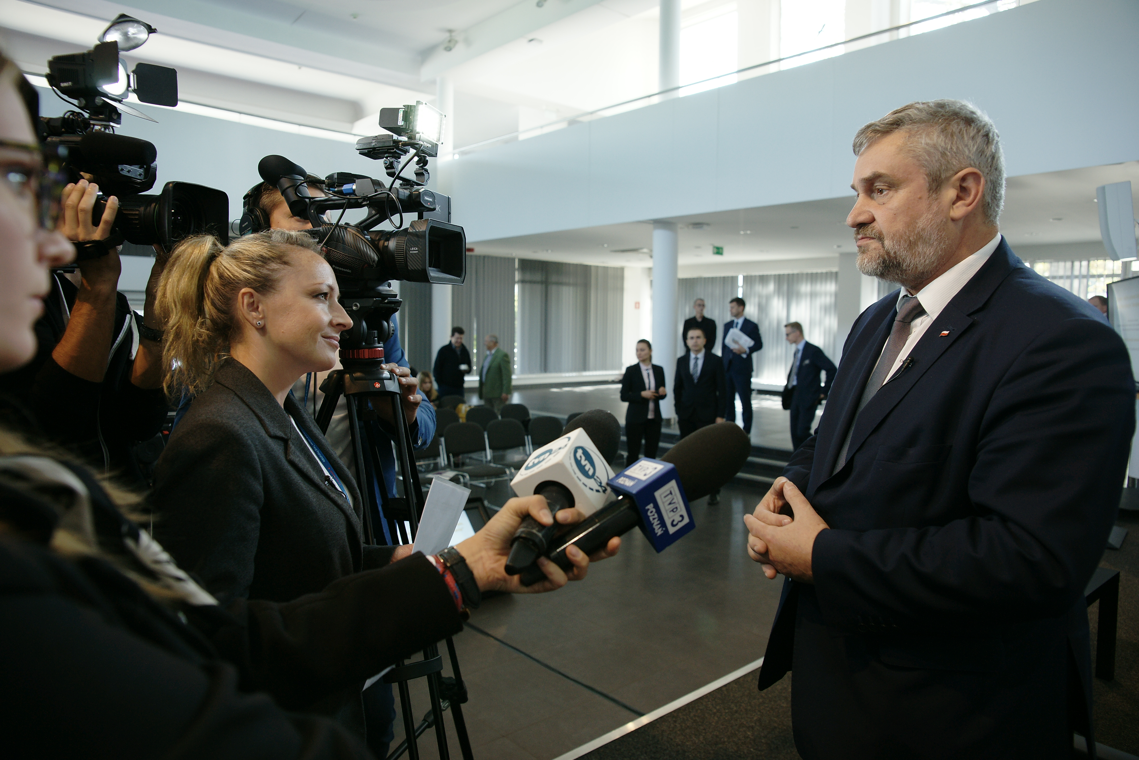 Minister J. K. Ardanowski podczas rozmowy z dziennikarzami