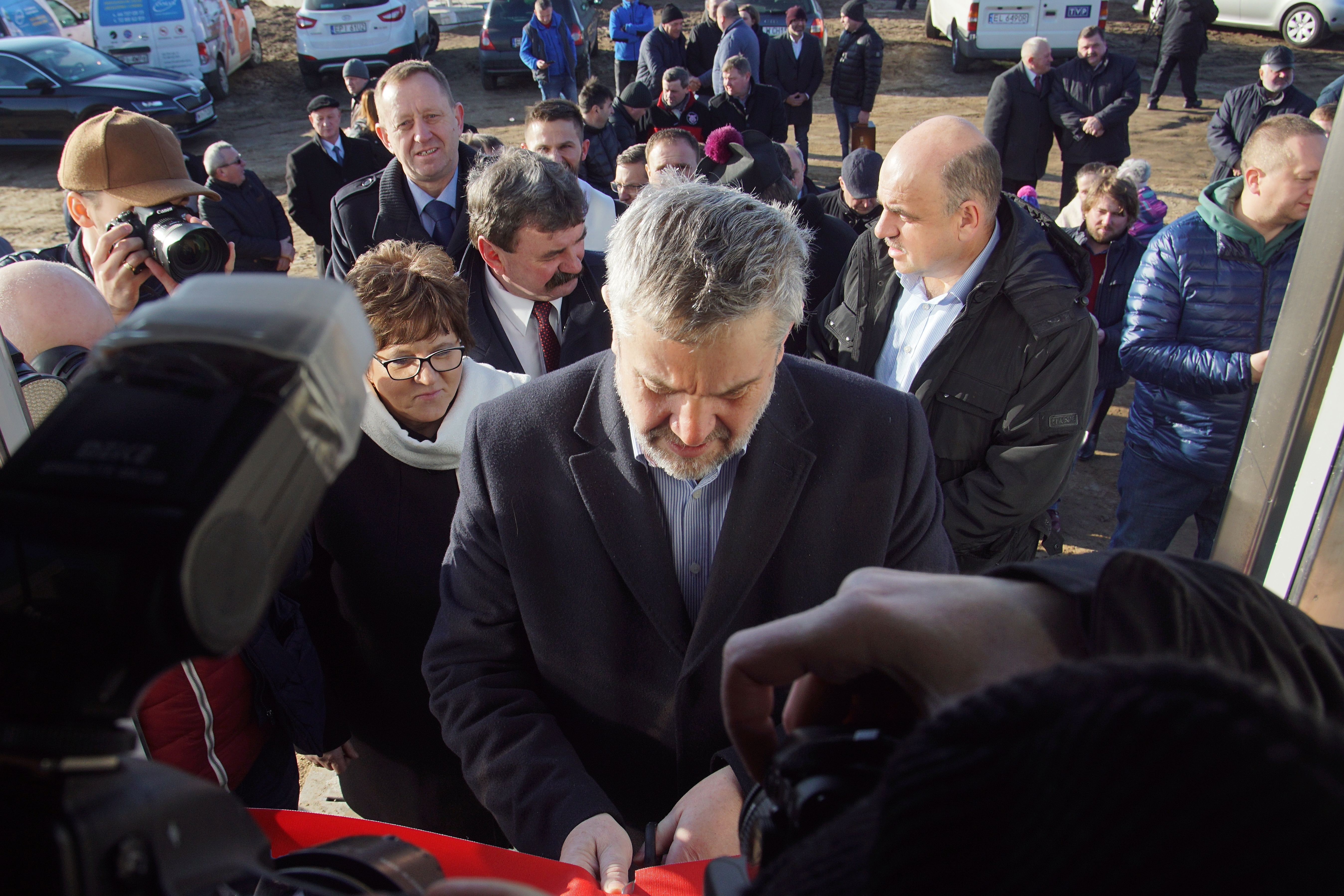 Przecięcie wstęgi podczas otwarcia chlewni